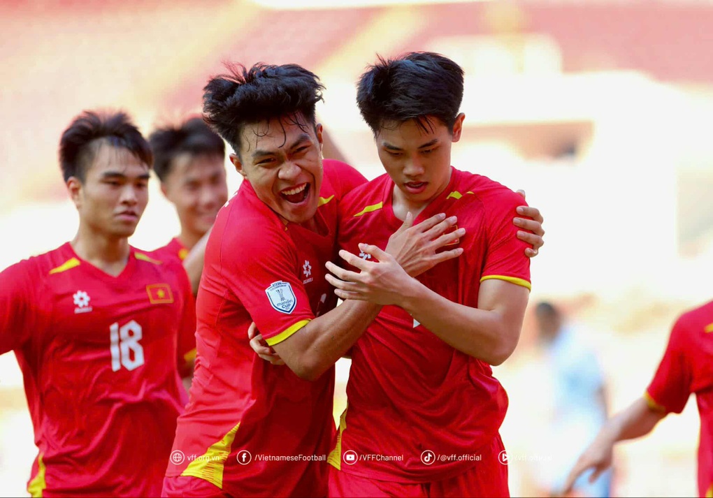 CĐV Indonesia phản ứng mạnh mẽ khi đội nhà đối đầu với U23 Việt Nam