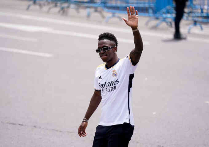 Real từ chối nâng lương Vinicius ngang Mbappe