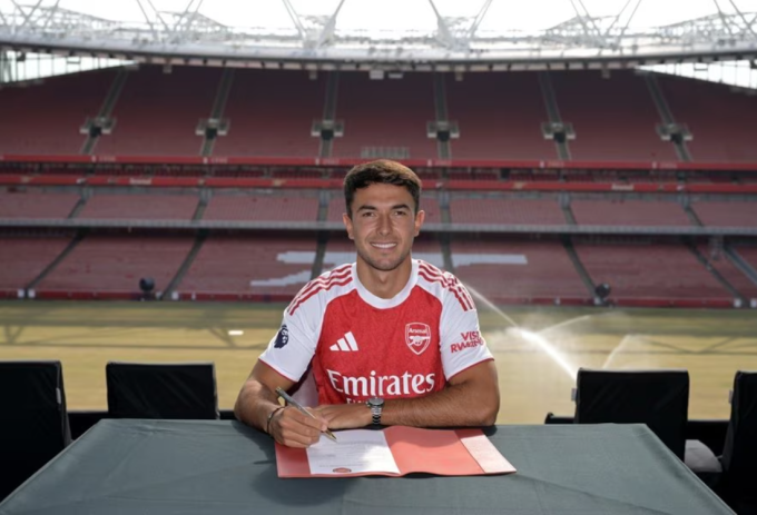 Arsenal công bố tân binh 68 triệu USD