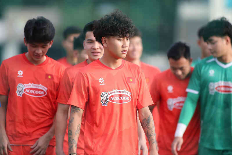 HLV Kim Sang Sik loại 8 cầu thủ ở U23 Việt Nam