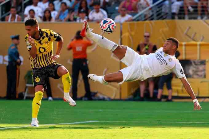 Mbappe rút đơn kiện PSG tội tống tiền