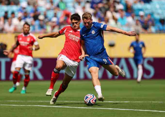 UEFA phạt Chelsea số tiền kỷ lục