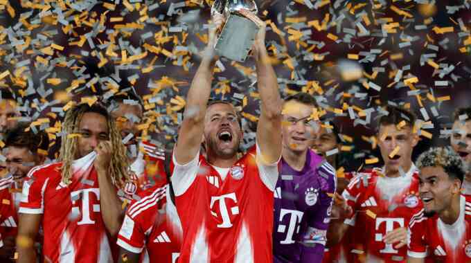 Kane đoạt Cup thứ hai cùng Bayern