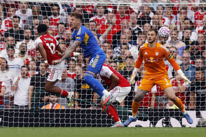 Vẻ đẹp trong bóng chết của Arsenal