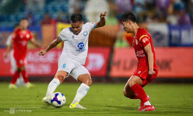 Nam Định thắng ngược ở V-League