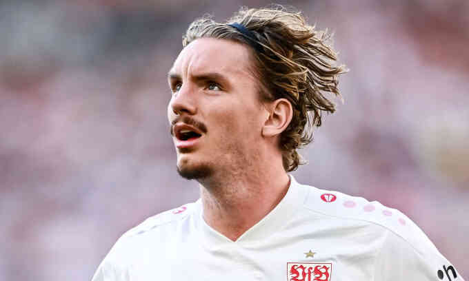 Newcastle chiêu mộ `Messi cao 2 m`