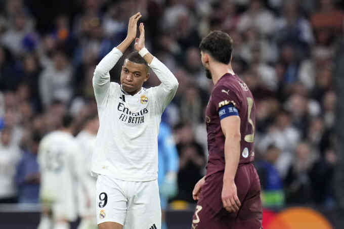 Real bay xa gấp đôi Barca ở vòng bảng Champions League