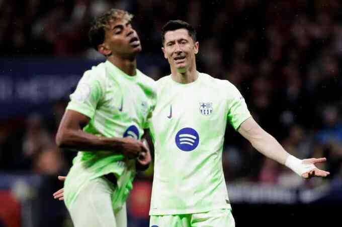Barca lĩnh loạt án phạt từ UEFA