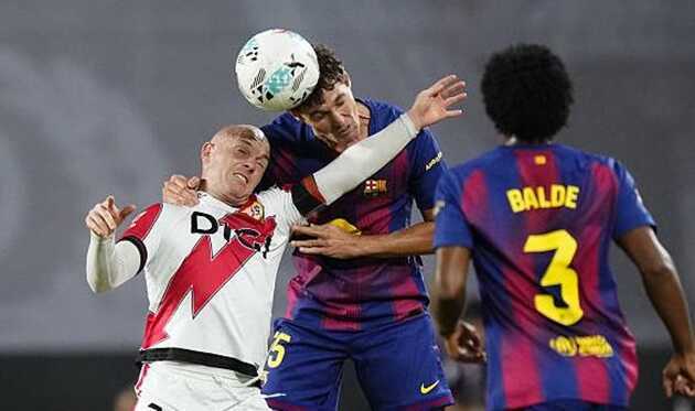 Bài kiểm tra thất bại của Hansi Flick tại Barca