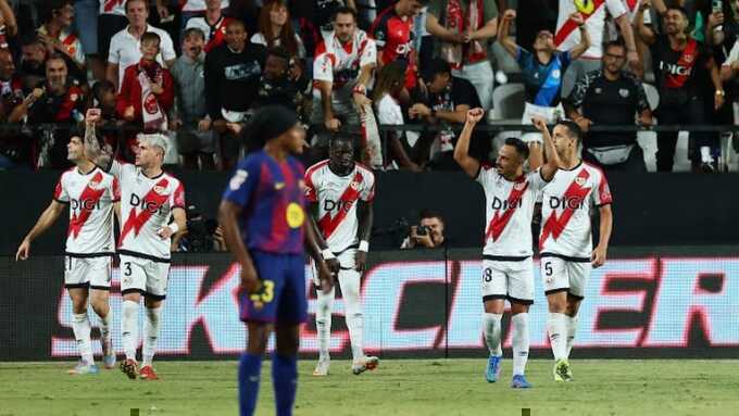 Barca hòa Vallecano trong thế `khó thở`