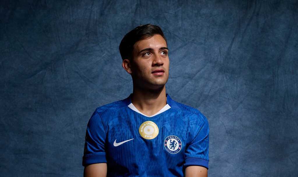 Chính thức: Chelsea chiêu mộ Facundo Buonanotte từ Brighton theo dạng cho mượn