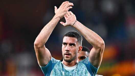 Vlahovic bỗng thành ~siêu dự bị~ ở Juventus