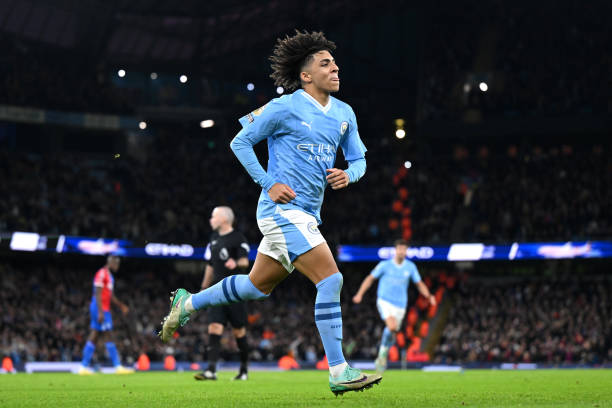 Rico Lewis lên tiếng về thỏa thuận mới với Manchester City