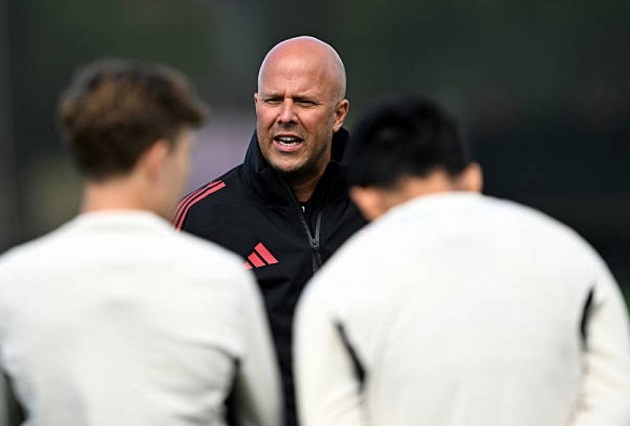 Arne Slot cân nhắc ba vấn đề lớn trước trận gặp Burnley