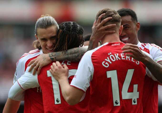Arsenal thắng đậm nhờ tân binh