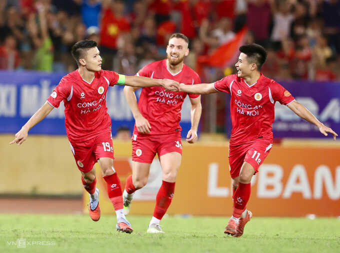 Quang Hải giúp Công an Hà Nội chiếm đầu bảng V-League