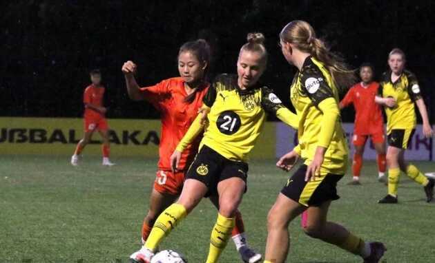 U17 nữ Việt Nam thắng đậm Dortmund 6-2 tại Đức