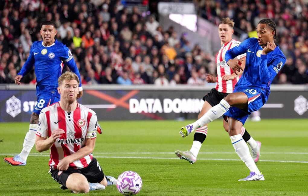 Chelsea tuột chiến thắng trên sân Brentford ở phút bù giờ