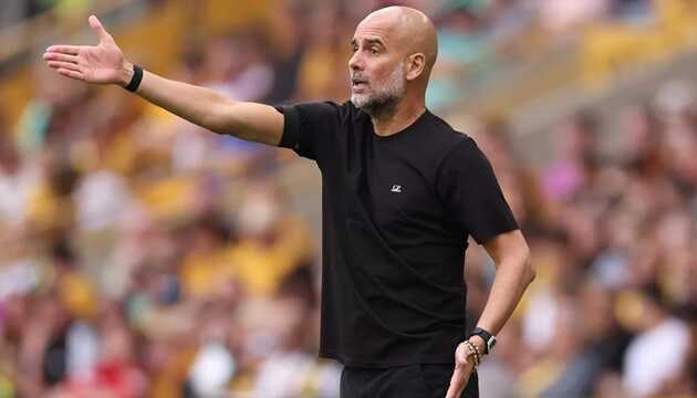 Pep Guardiola cũng đang phải đối mặt với áp lực nặng nề.
