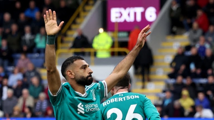 Liverpool thắng nhờ phạt đền phút bù ở Ngoại hạng Anh