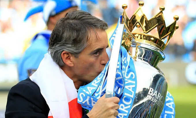 Man City và chuyện giấu Cup Ngoại hạng Anh trước Man Utd