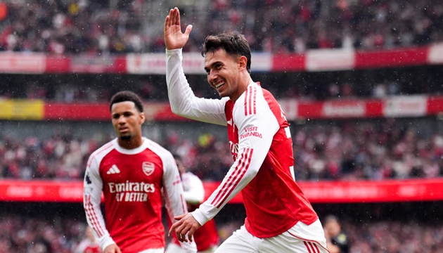 Martin Zubimendi tỏa sáng, nhận ~mưa~ lời khen từ Nacho Monreal