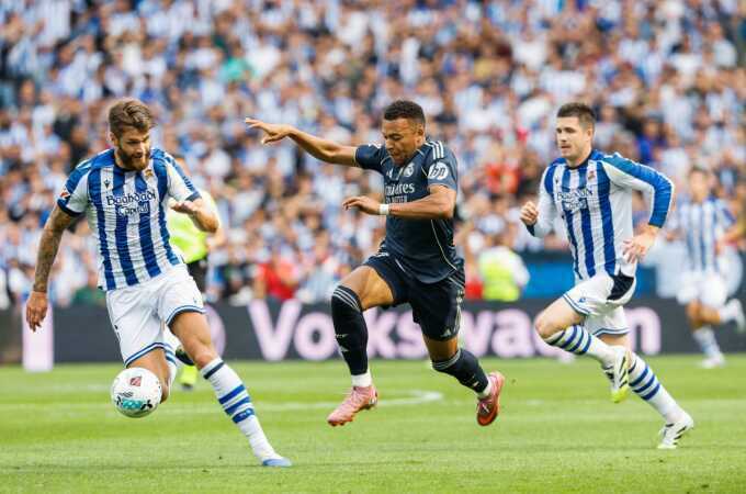 Mbappe giúp Real thắng trong thế thiếu người