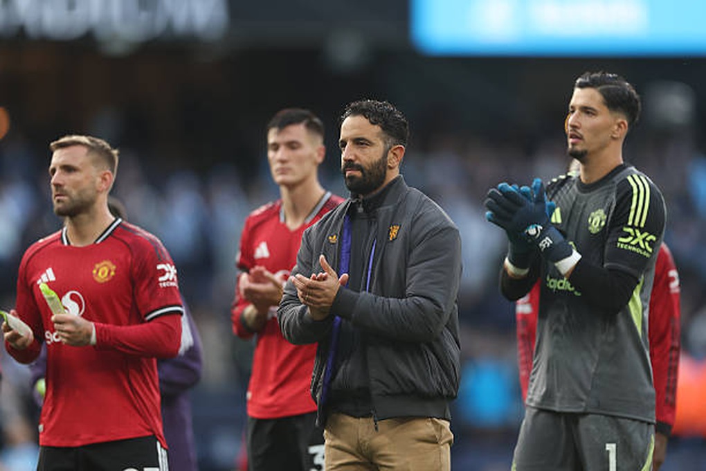 Cơn ác mộng xuống hạng với Man Utd