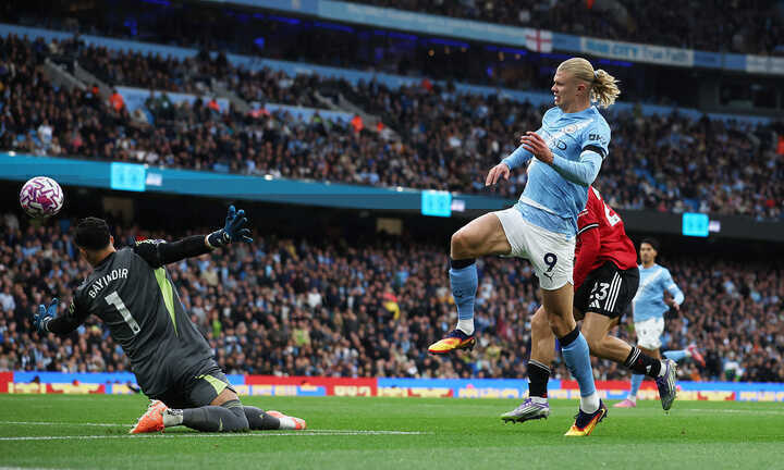 Man City vùi dập MU: Sai lầm khó tha thứ