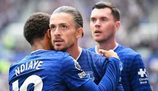Carragher chỉ ra 2 cầu thủ Everton có thể đe dọa Liverpool