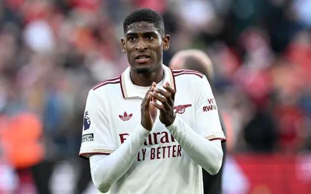 Mosquera giúp Arsenal vượt qua nỗi lo Saliba