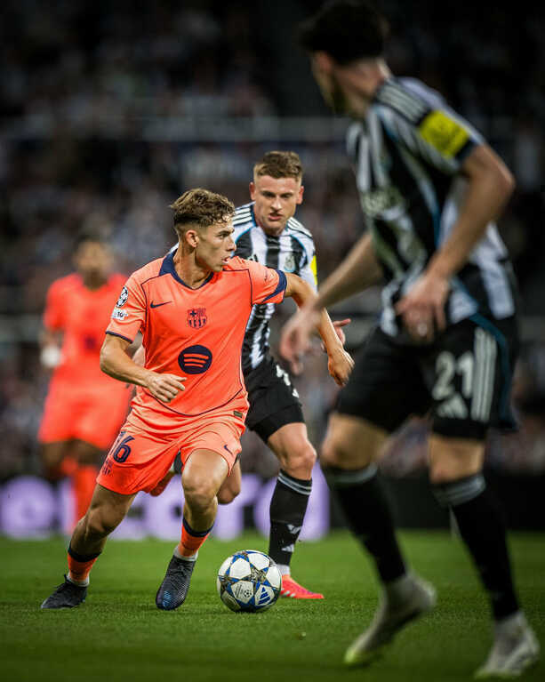 Rashford hóa người hùng, Barca thắng nghẹt thở Newcastle