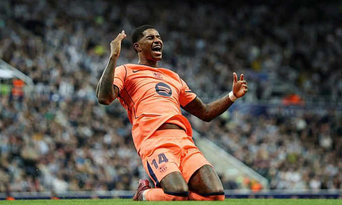 Rashford lập cú đúp, giúp Barca thắng Newcastle