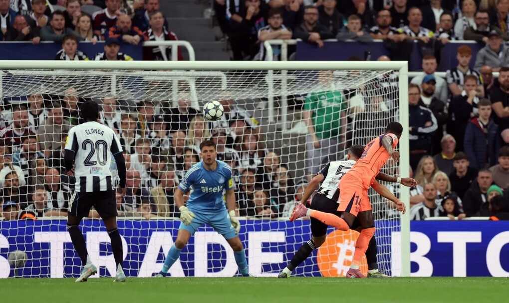 Rashford tỏa sáng rực rỡ ở Barcelona, CĐV Man Utd đòi sa thải HLV Amorim