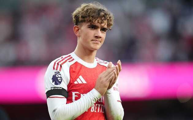 Arsenal tin trụ cột tái xuất khi Dowman đá chính cho đội trẻ