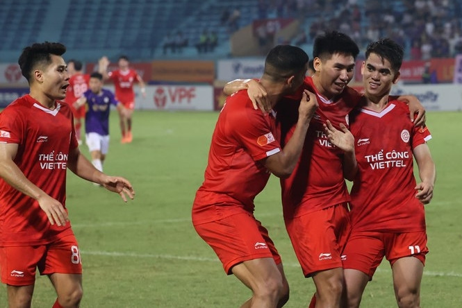 Tuyển thủ Việt Nam đua nhau ghi bàn, Hà Nội chia điểm Thể Công Viettel