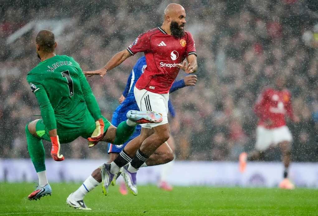CĐV đòi đuổi ~tội đồ~ Sanchez sau tấm thẻ đỏ nhanh nhất lịch sử Chelsea