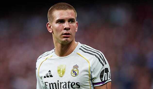 Sau Vinicius, thêm một cầu thủ Real bực bội với quyết định của Xabi Alonso