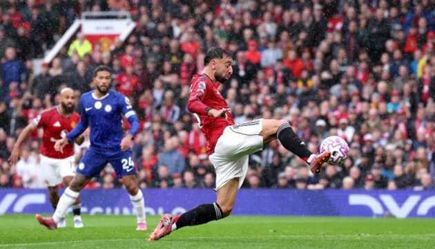 Góc check VAR trận MU 2-1 Chelsea: Fernandes có việt vị; Thẻ đỏ quá nặng tay?