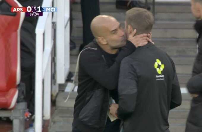 Guardiola hôn trộm trọng tài ở trận hòa Arsenal