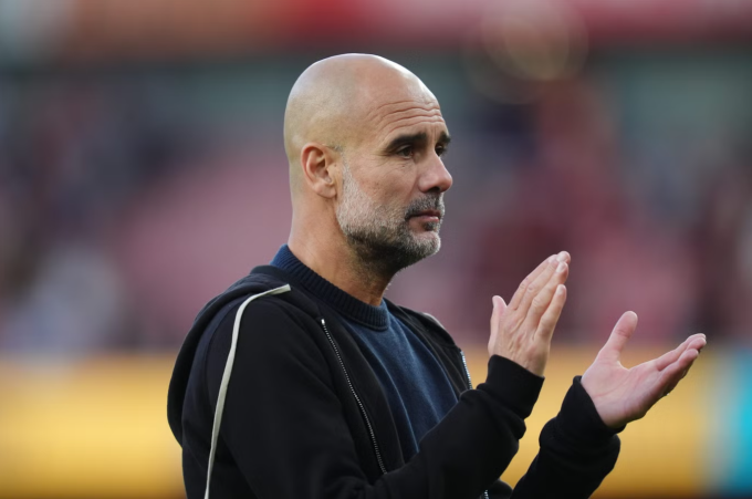 Guardiola: `Tôi đau khổ khi Man City phải tử thủ`