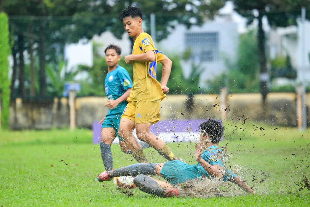 Xác định 4 đội vào bán kết U17 Quốc gia 2025