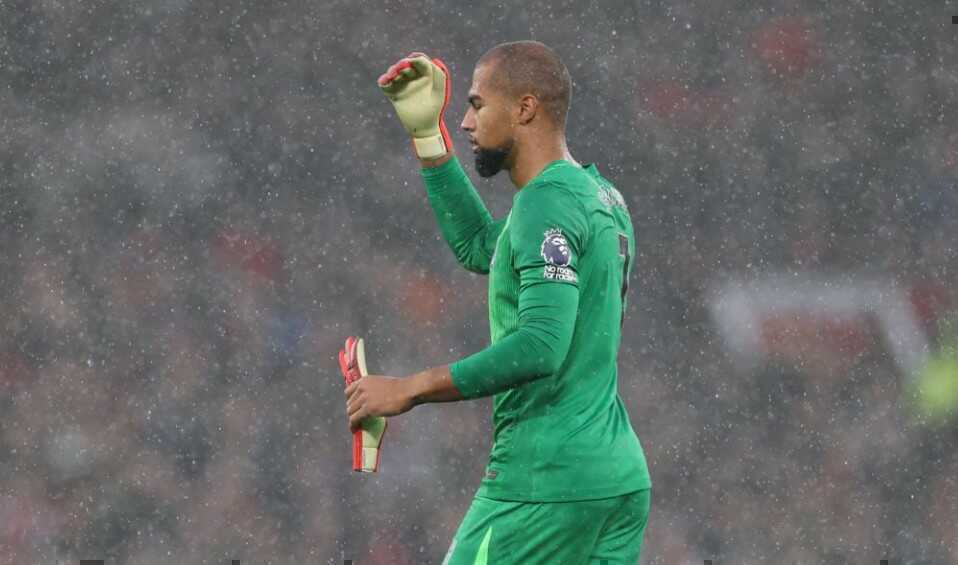Vị trí của Robert Sanchez mang đến nỗi lo cho Chelsea.