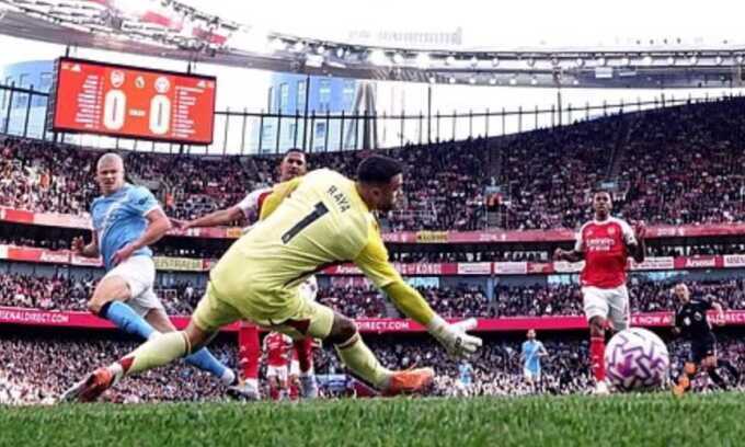 Guardiola chơi tử thủ như Mourinho: Đường cùng hay linh hoạt?