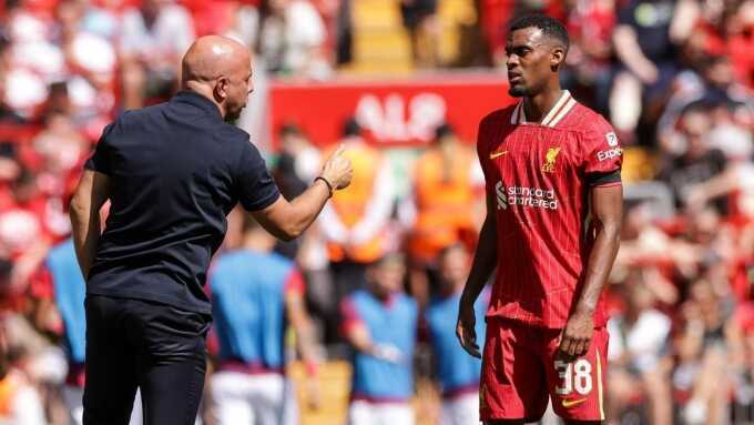 Gravenberch - `vũ khí` mới từ tuyến giữa của Liverpool