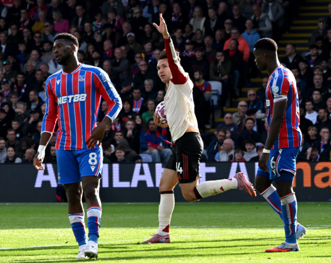 Liverpool thua trận đầu tại Ngoại hạng Anh