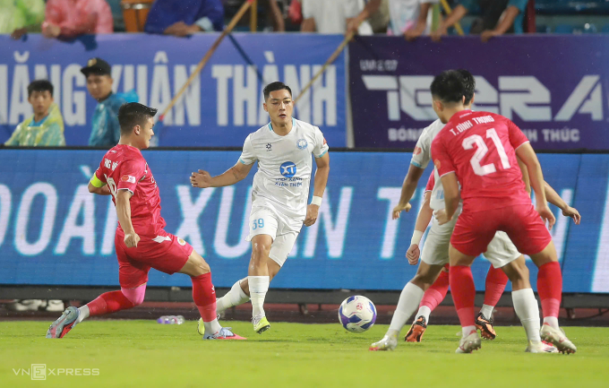 Nam Định không thắng liền 3 trận ở V-League