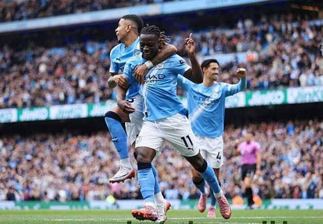 Pep Guardiola ấn tượng với bước tiến của Jeremy Doku