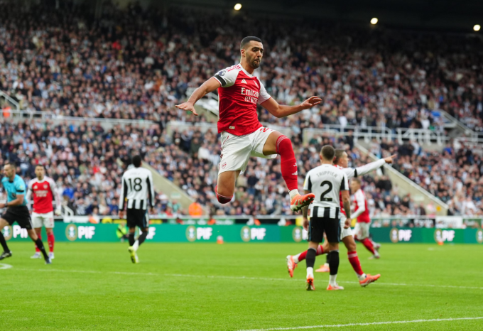 Neville: `Arsenal có đội hình mạnh nhất Ngoại hạng Anh`
