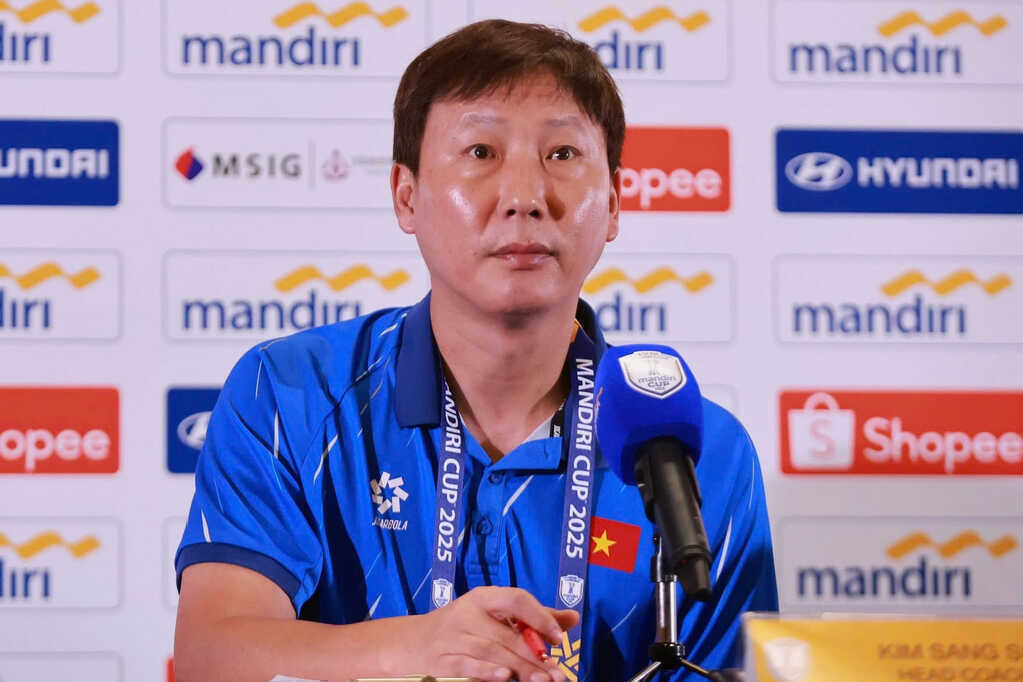HLV Kim Sang Sik nói lý do loại cầu thủ Việt kiều ở U23 Việt Nam